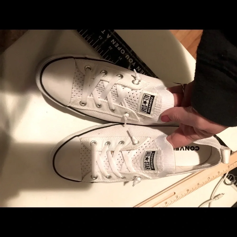 Converse size 10.5 white sneakers like new with a sock like look - Picture 8 of 11